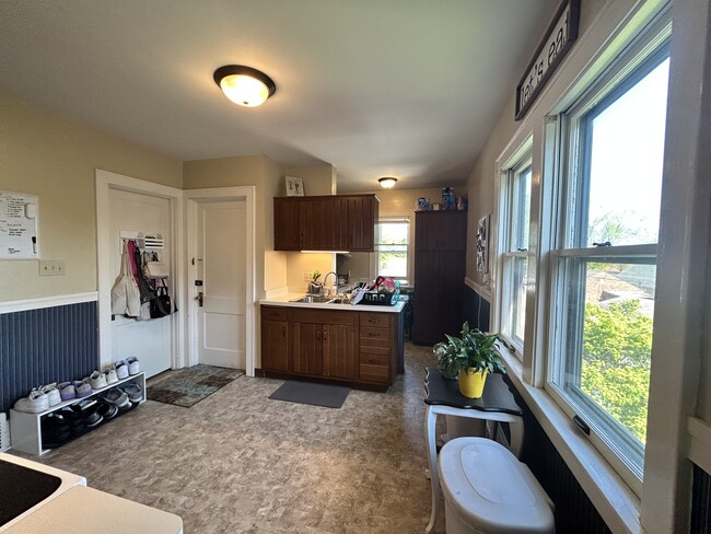 Kitchen - 3014 S 48th St