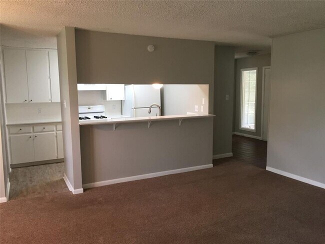 Photo - 1910 Westridge Dr Unit B