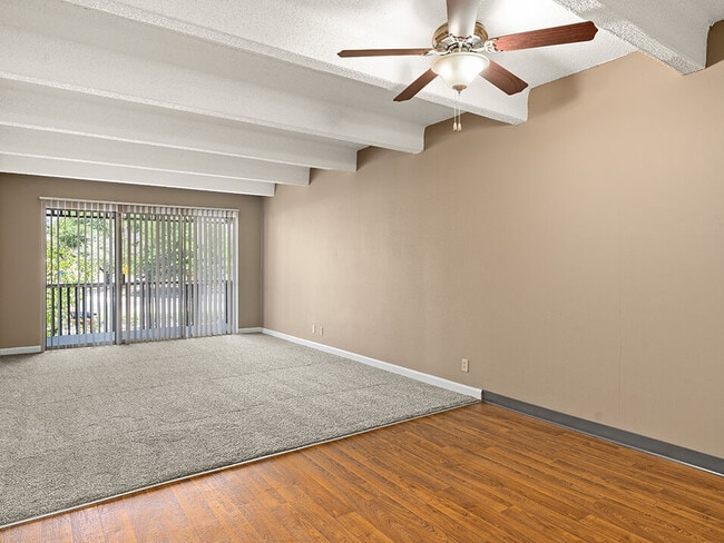 Hardwood Style Floor - La Vida Buena Apartments