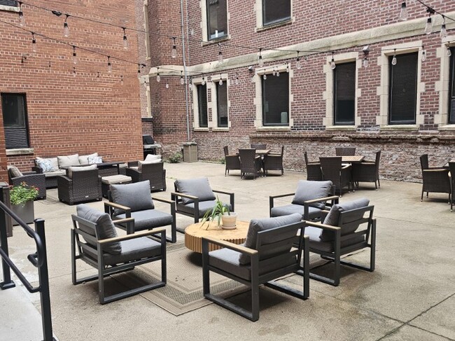 Photo - Dahlman Flats Apartments