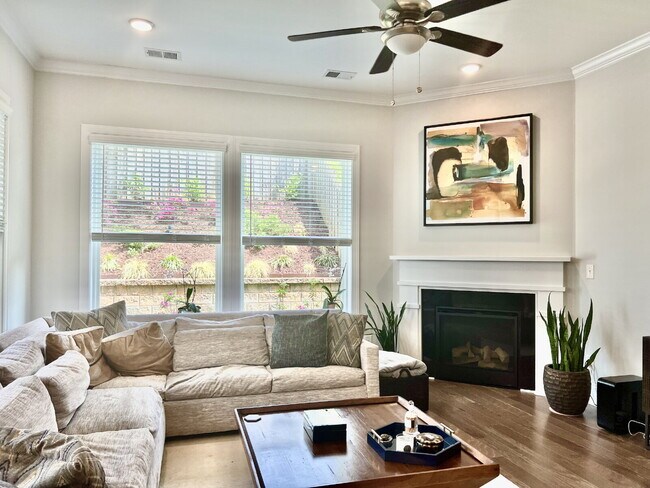 Photo - LUXURY TOWNHOME near Southend