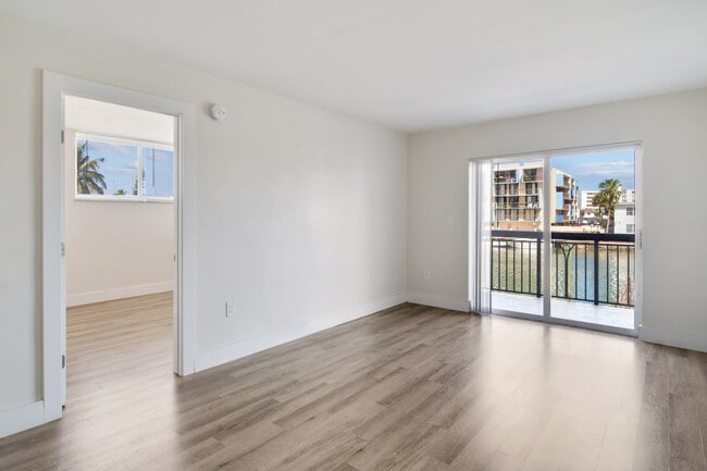 Photo - Crespi Apartments