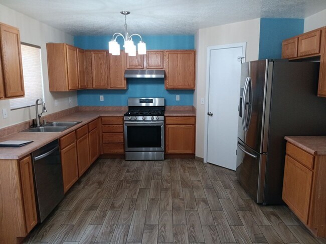 Photo - 3 Bedroom, 2 Bathroom Home! Schedule a Showing!