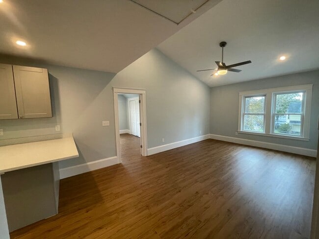 Photo - 65 Loomis St Unit Third Floor
