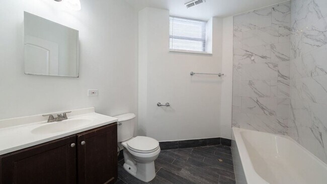 Photo - 4832 N Winthrop Ave Unit 2w