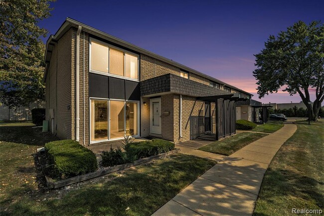 Photo - 8691 Kennedy Cir N