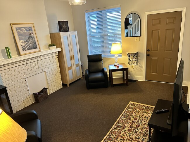 Photo - 121 Broadway St