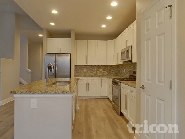 Photo - 9805 W Hinsdale Pl