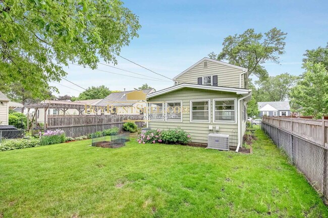 Photo - Charming 4-Bed Oasis with Gleaming Hardwood Floors – Your Dream Home Awaits in St. Louis Park!