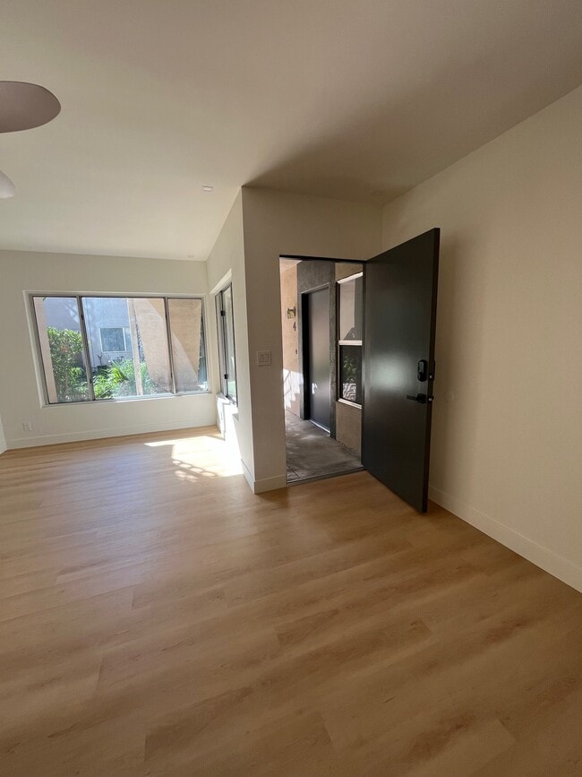 Building Photo - 210 S Catalina Ave