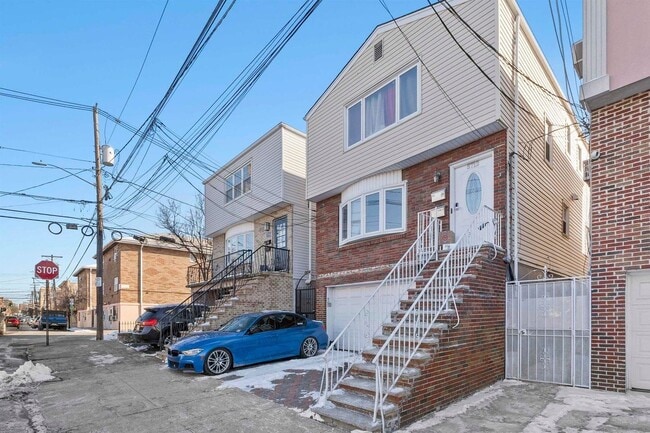 Photo - 5712 Broadway Unit 1