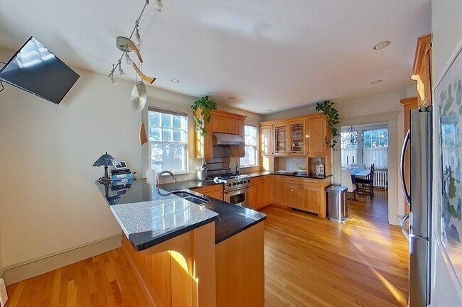 Photo - 27 Cranston Ave