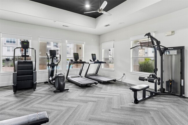 Photo - 14807 Woodland Hills Dr Unidad 1304