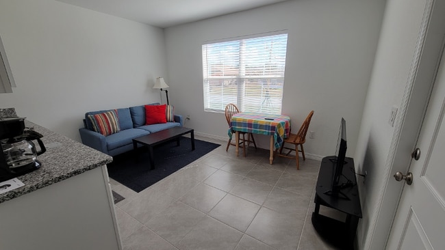 Photo - 733 Cleaves St SE