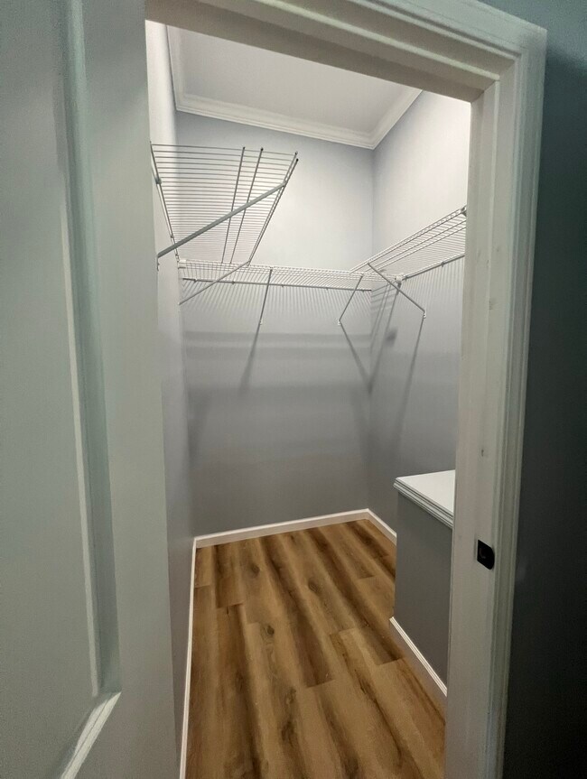 Photo - 400 McIver St