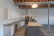 Loft, 1 BA - 1045 SF