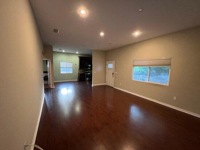 comedor y sala de estar - 3528 Fletcher Dr