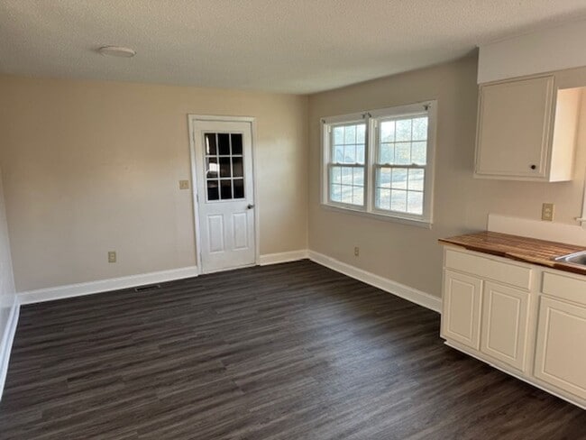 Photo - 303 Tall Pine Road