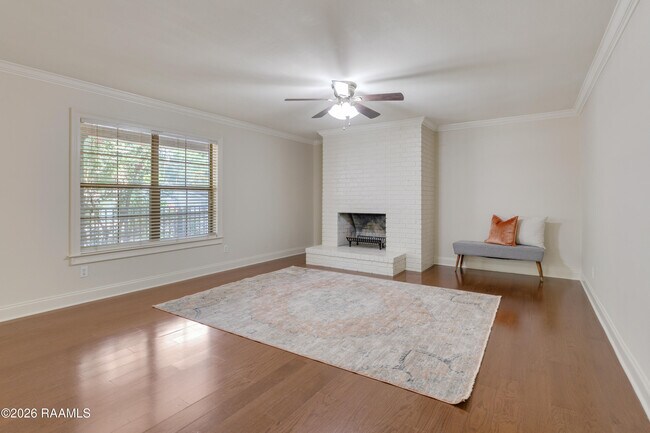 112 Hillside Dr