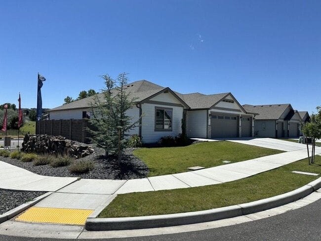 Photo - Stunning 4-Bedroom Home with Breathtaking Pasture Views for Lease – 1,990 sq ft
