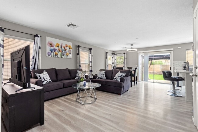 Photo - Cozy Furnished 3bed 3bath l Near Southern Highlands