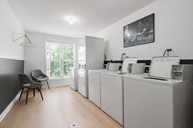 Photo - 5202 Washington St