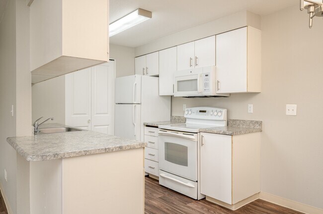 Village at Sunrise | Kitchen and Dining