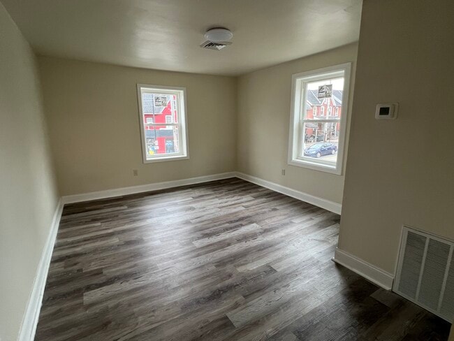Building Photo - 319 W Lincoln Hwy Unit 3 Rental
