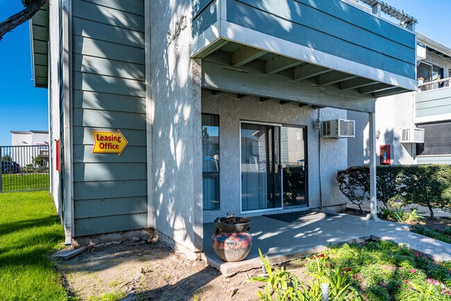 Leasing Office - VILLAGE GREEN