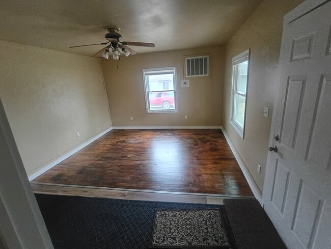 Photo - 410 E Adams St