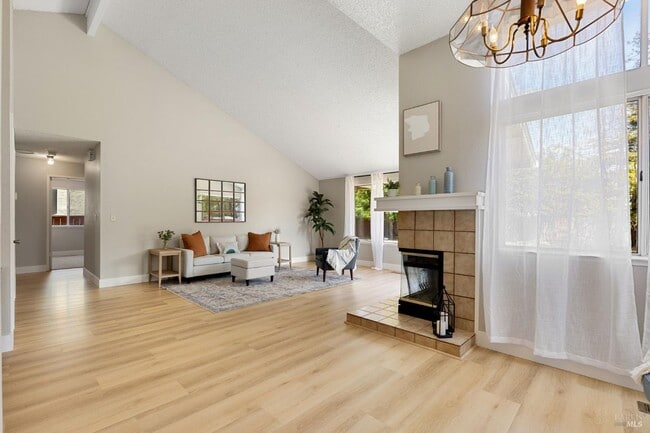 Photo - 828 Stoneridge Cir