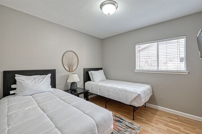 Photo - 2215 Fort Laramie Dr