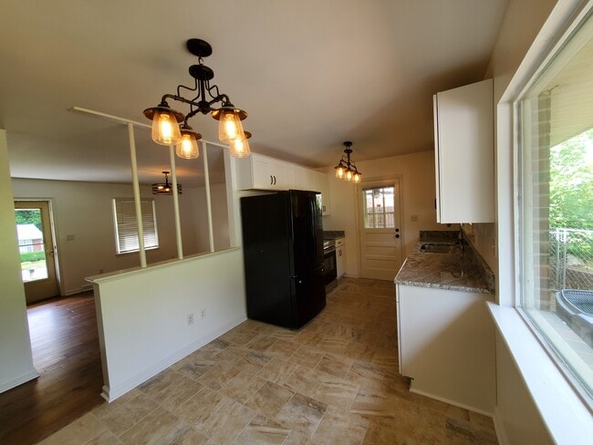 Photo - 406 Missimer Ln