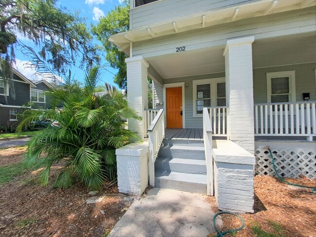 2 Bed / 1 Bath for RENT in Lakeland's Hist... - 2 Bed / 1 Bath for RENT in Lakeland's Hist... Apartment Unit 202 East Park Street