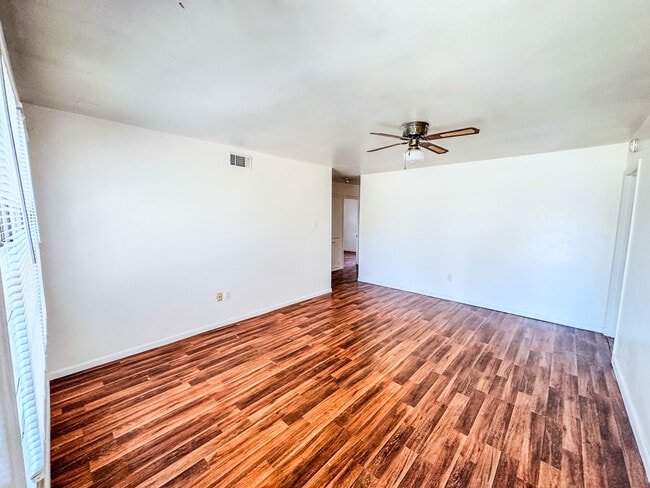 Photo - 2819 63rd St