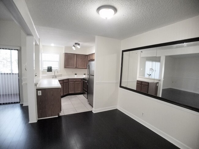 Beautiful 1/1 wood floor condo for rent in... - Beautiful 1/1 wood floor condo for rent in... Unit 118
