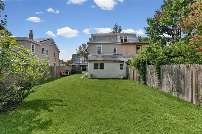 Photo - 122 S Davis St
