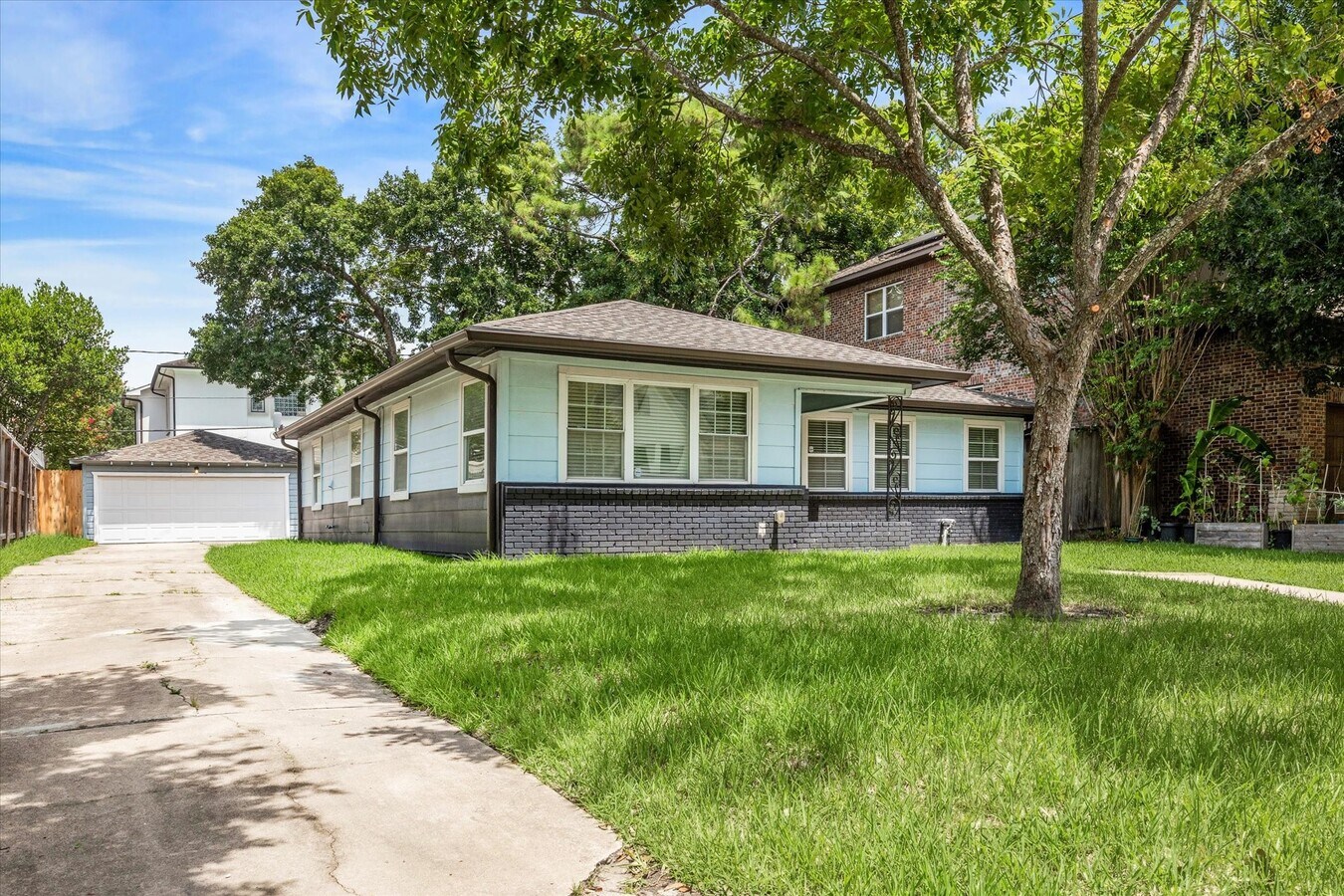 Photo - 3810 Grennoch Ln