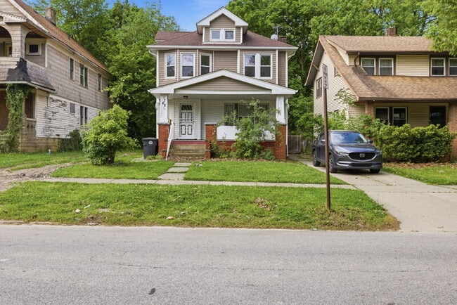 Building Photo - 1768 Wayside Rd Unit Upper