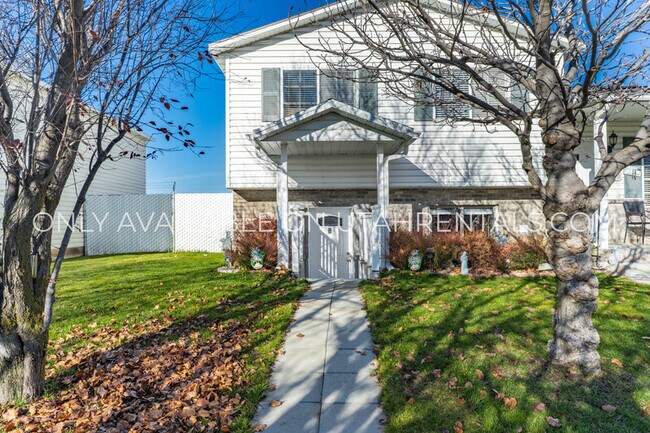 Building Photo - 2270 W 1750 N Unit B