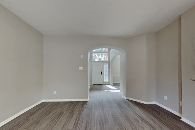 Building Photo - 3511 Glenhill Dr