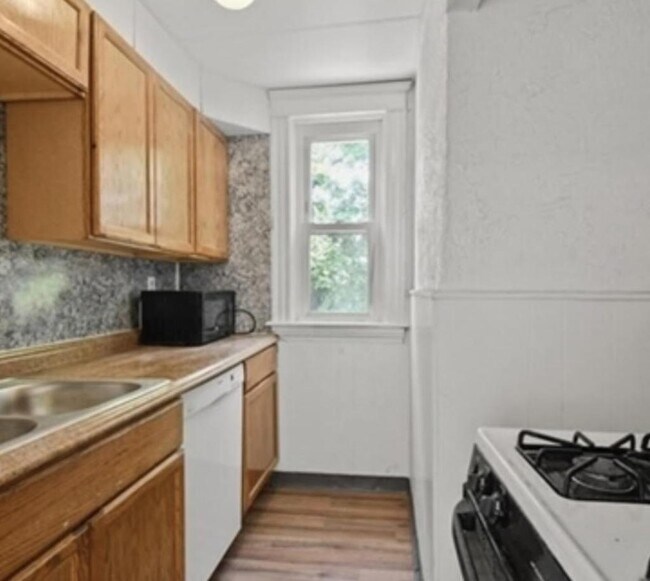 Photo - 823 Park Ave