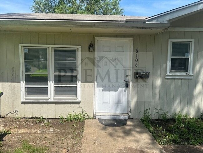 Building Photo - 6108 E 153rd Terrace Grandview Cozy 2 Bedr... Rental