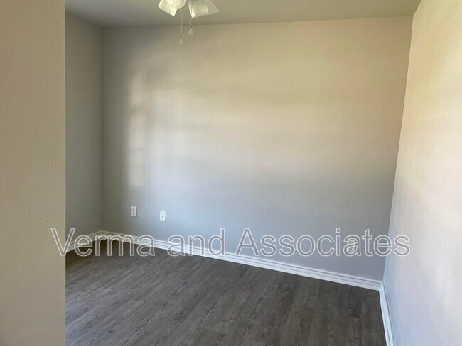 Photo - 281 Graystone Cir