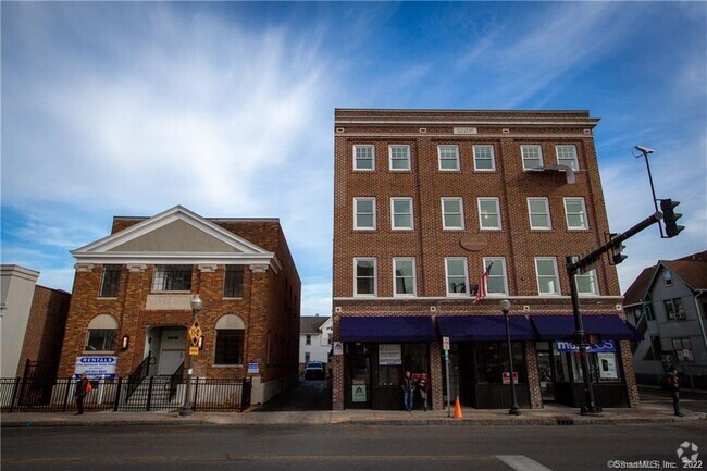 Building Photo - 70 S Main St Rental