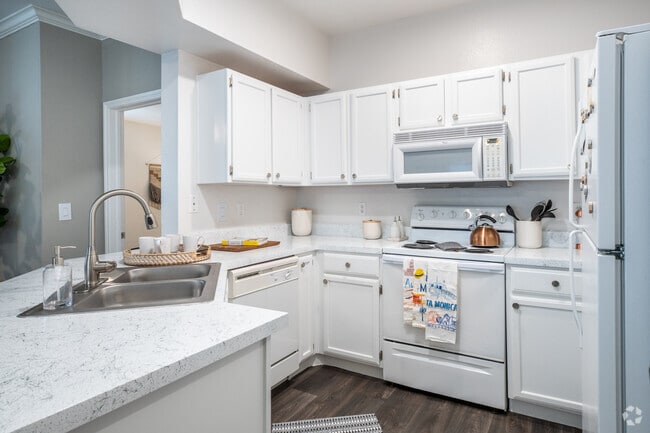 3BR, 2BA - 1,370SF