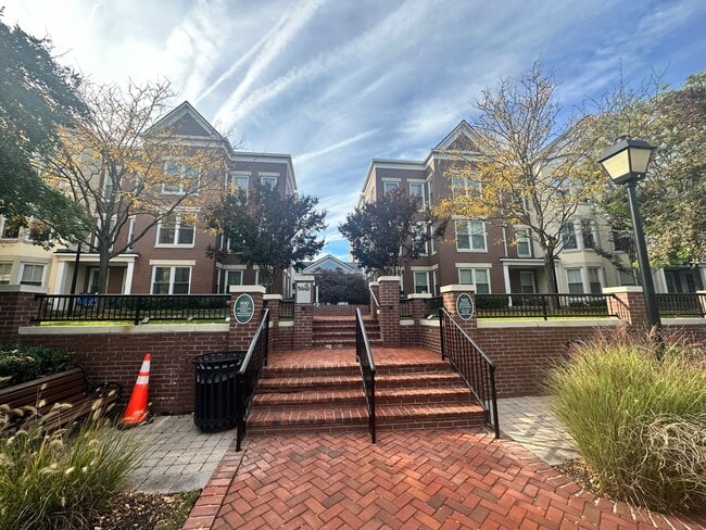 Photo - 910 Powhatan St Unit 105N