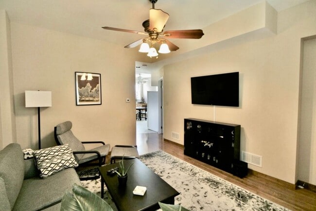 Photo - 4041 N Monticello Ave Unit 4043-2