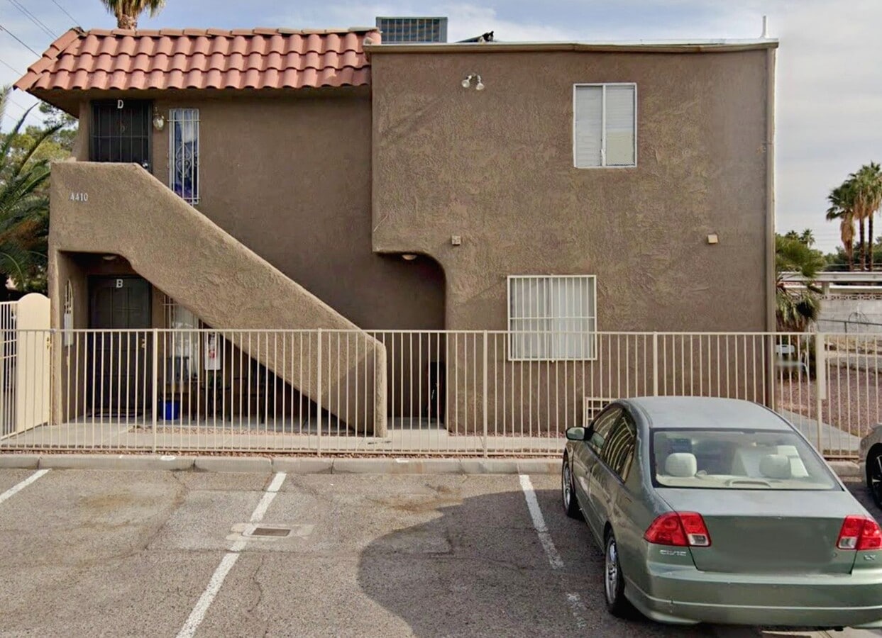 Photo - 4410 Newsom Cir Unit B