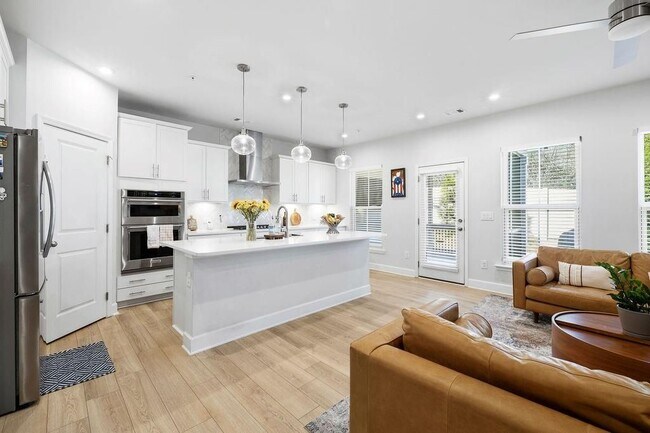 Photo - 440 Millsap Wy